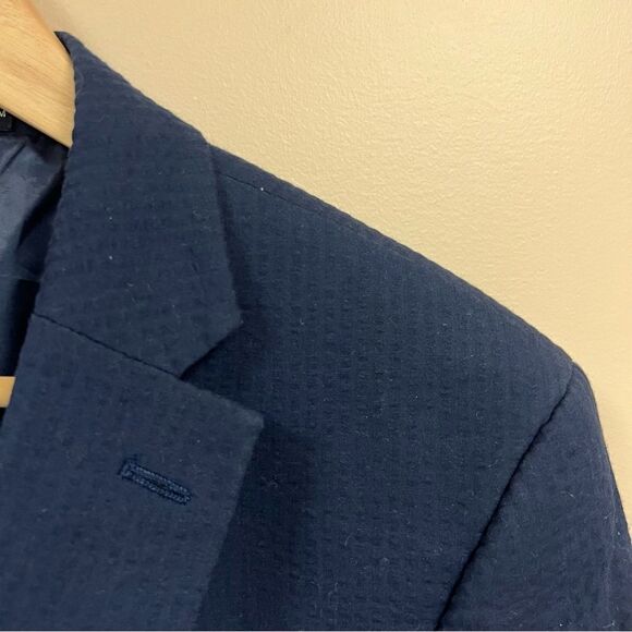 Tommy Hilfiger navy textured jacket.   Size L - Picture 3 of 7